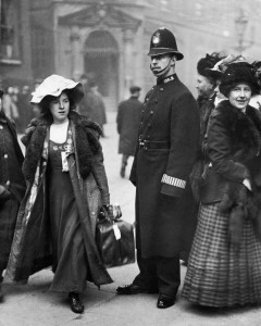 Suffragette_Mabel_Capper_Bow_Street_arrest_1912