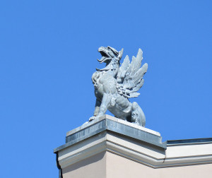 Ljubljanska_opera_-_skulptura_zmaja